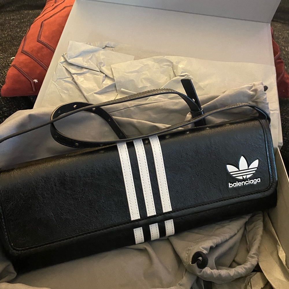 BALENCIAGA / ADIDAS WALLET ON STRAP 💯 authentic